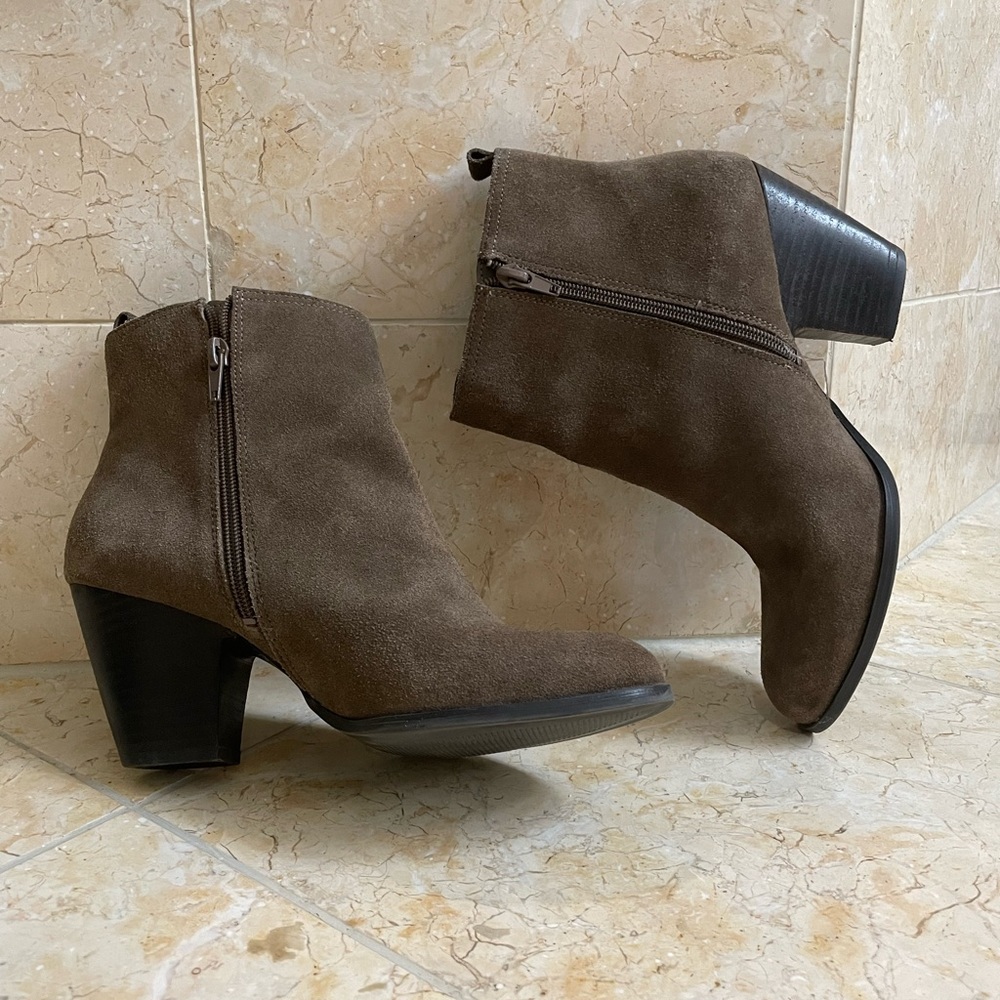 Nine West Suede Taupe Ankle Boots, size 8.5